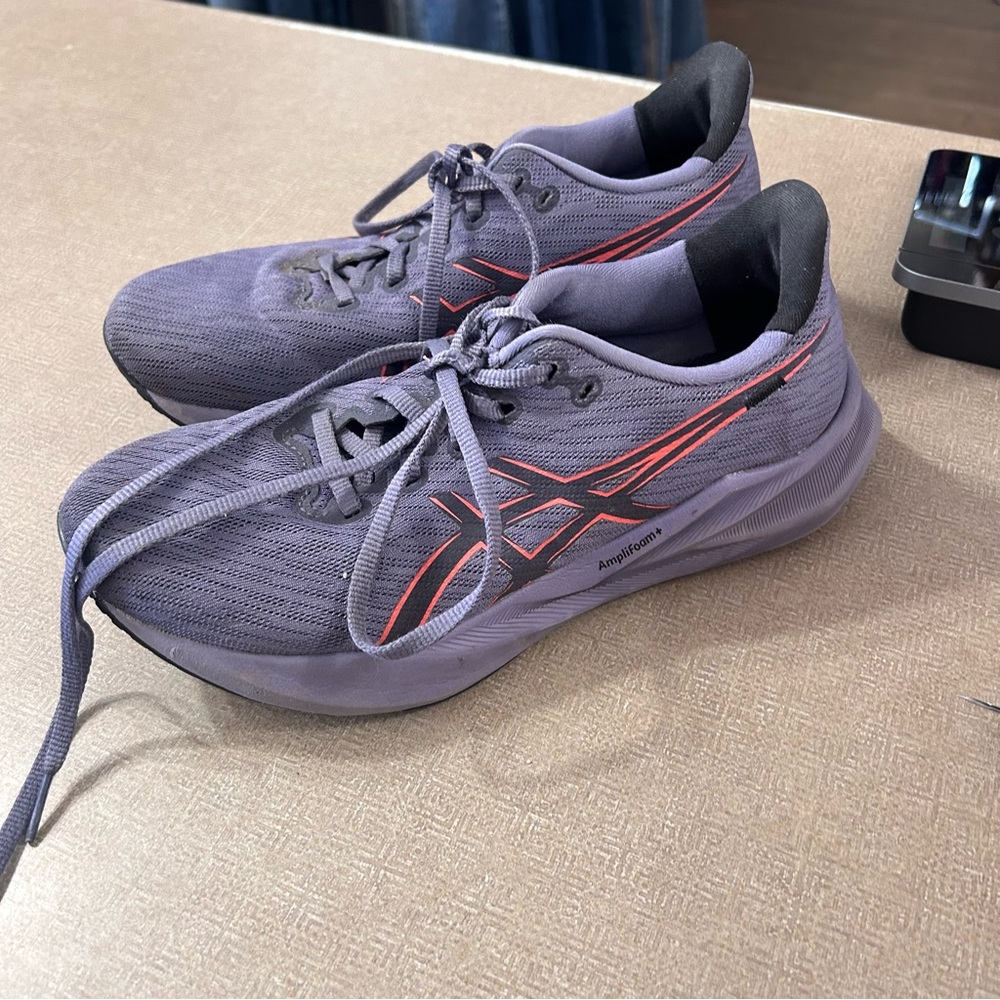 Asics Women's Versablast 4 running shoes size 9 Purple